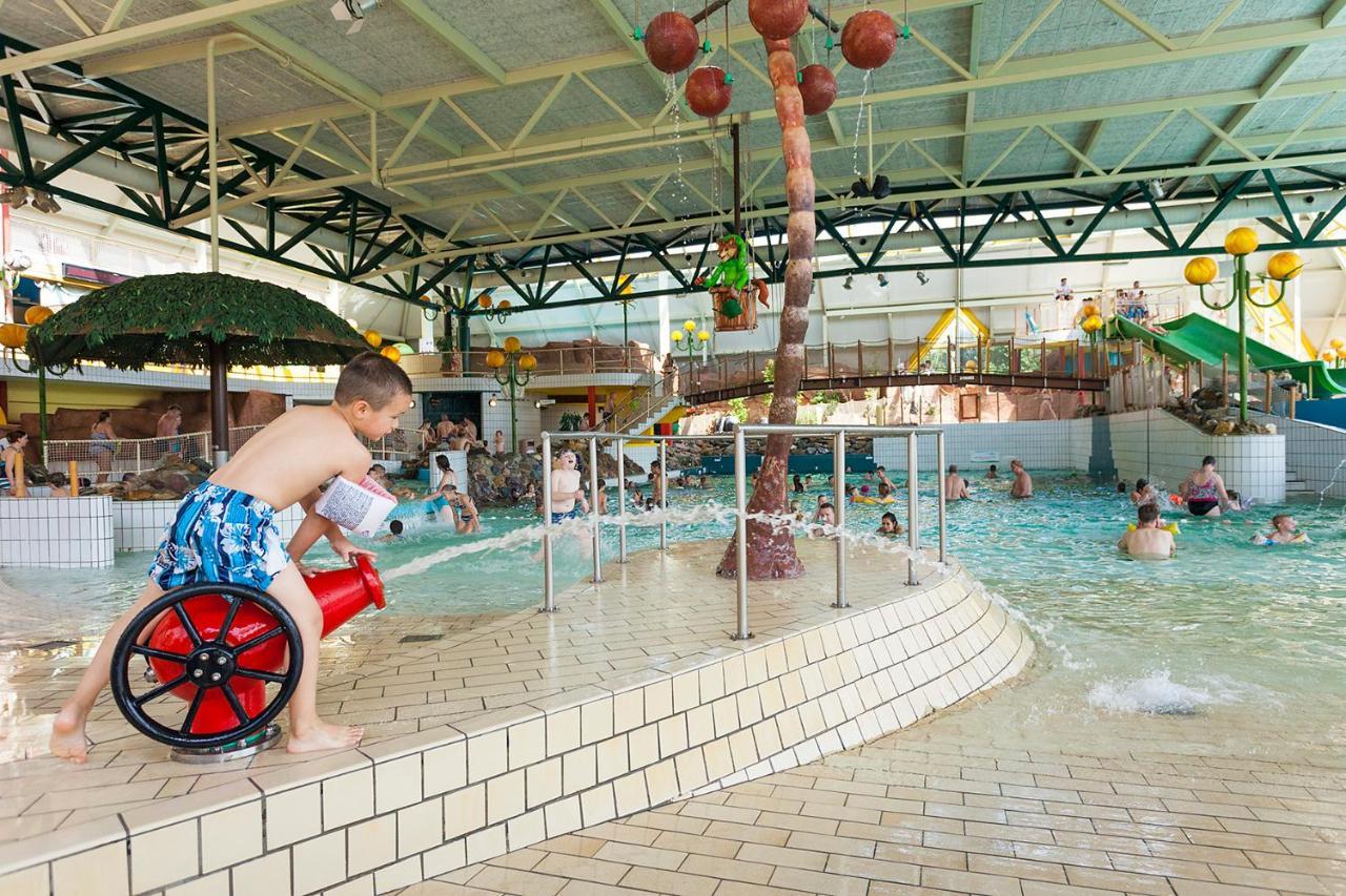 Oostappen Vakantiepark Hengelhoef Nv Hotell Aan de Wolfsberg Exteriör bild