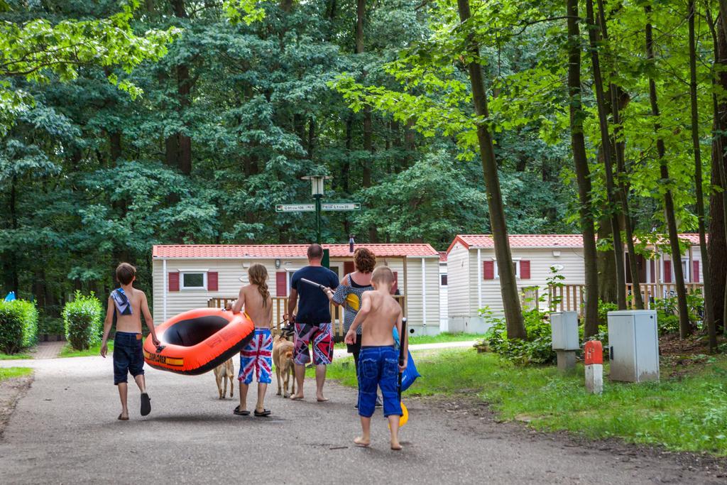 Oostappen Vakantiepark Hengelhoef Nv Hotell Aan de Wolfsberg Exteriör bild