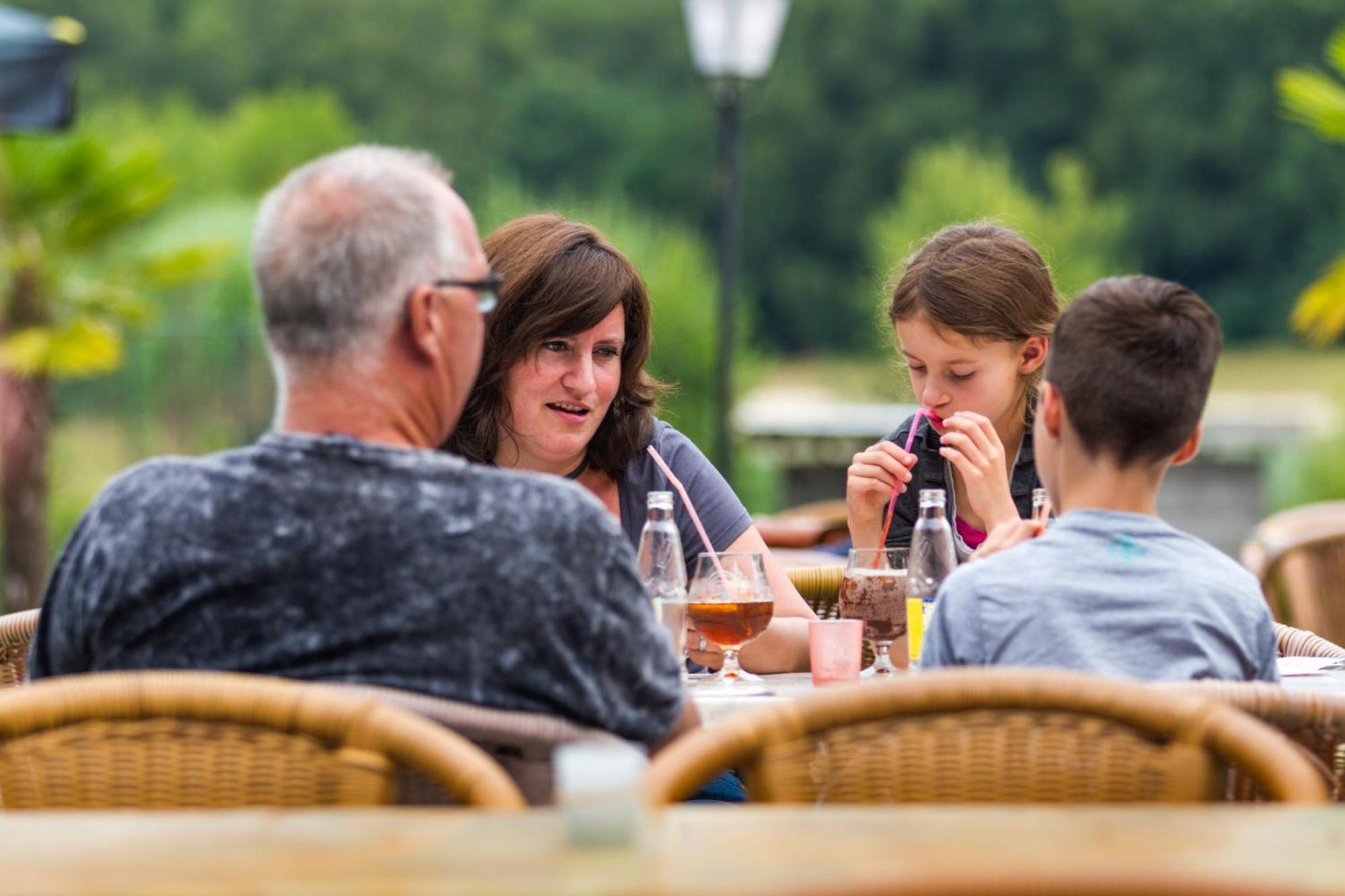 Oostappen Vakantiepark Hengelhoef Nv Hotell Aan de Wolfsberg Exteriör bild