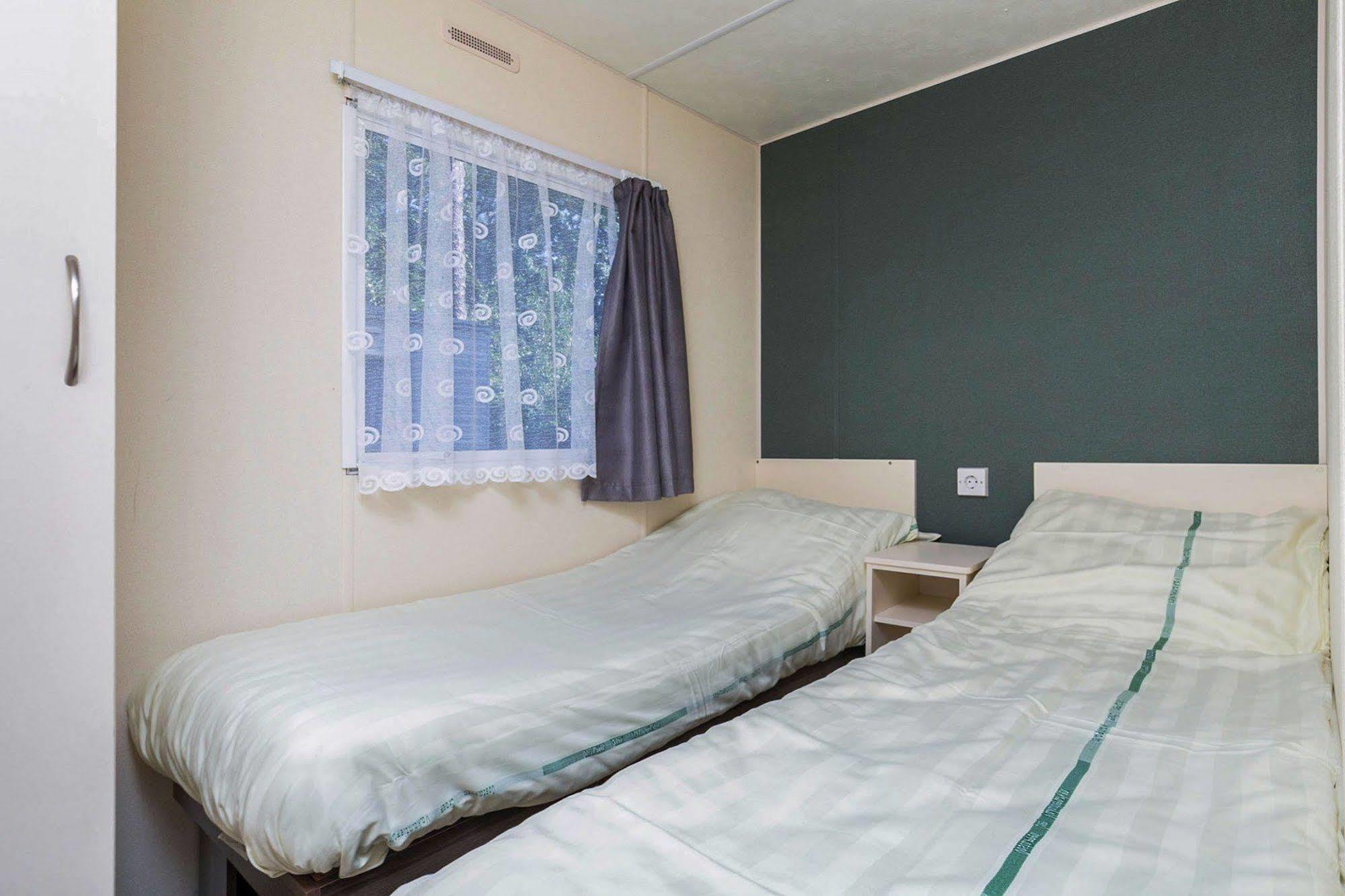 Oostappen Vakantiepark Hengelhoef Nv Hotell Aan de Wolfsberg Exteriör bild