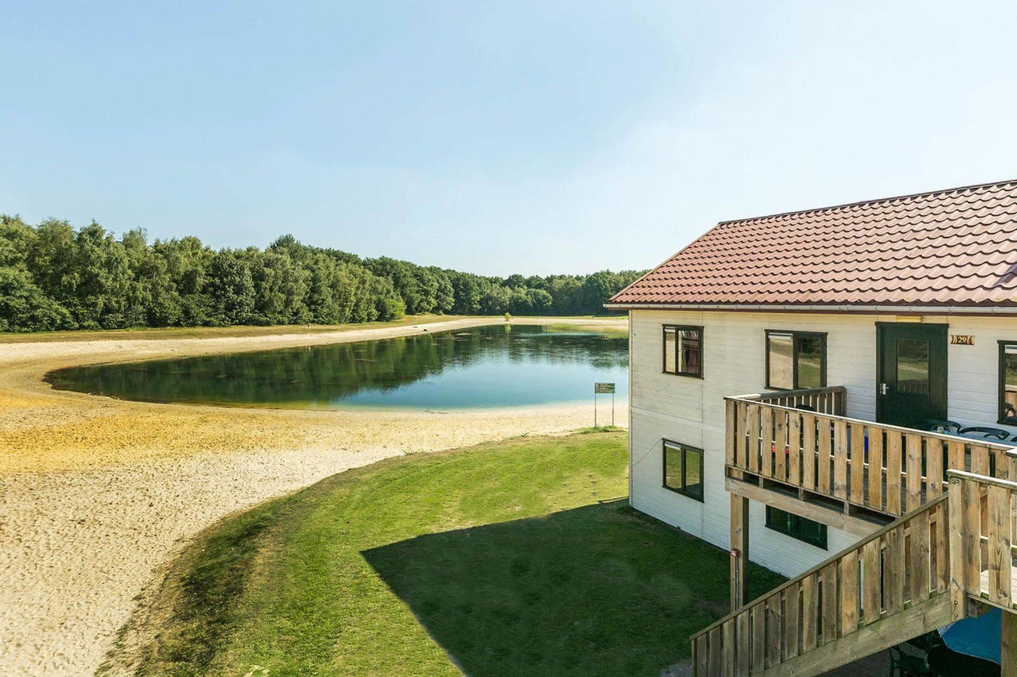 Oostappen Vakantiepark Hengelhoef Nv Hotell Aan de Wolfsberg Exteriör bild