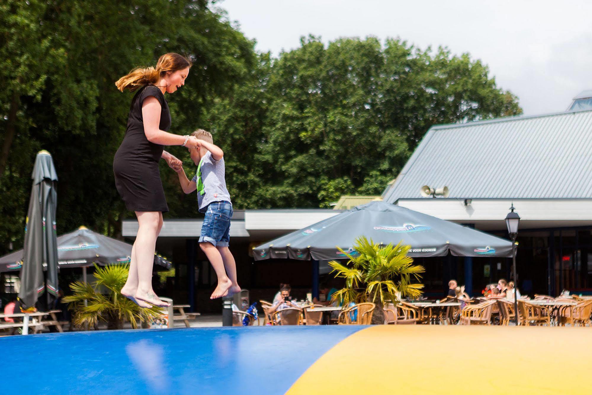 Oostappen Vakantiepark Hengelhoef Nv Hotell Aan de Wolfsberg Exteriör bild