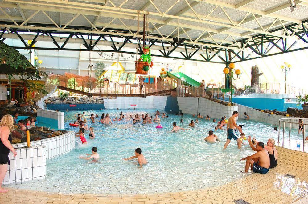 Oostappen Vakantiepark Hengelhoef Nv Hotell Aan de Wolfsberg Exteriör bild